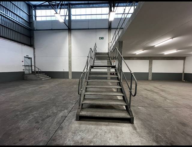 549M² WAREHOUSE TO LET IN MATROOSFONTEIN